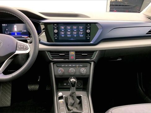 Certified 2022 Volkswagen Taos SE w/ Panoramic Sunroof Package image 5