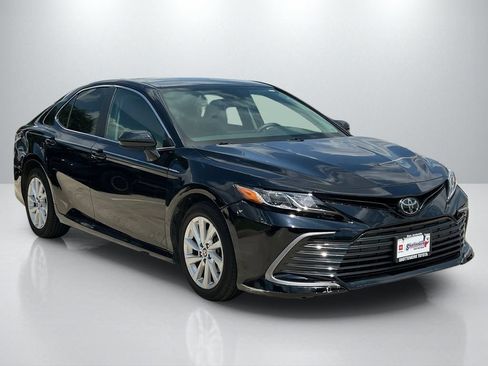 Used 2024 Toyota Camry LE FWD image 3