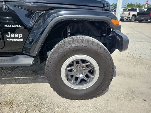 Used 2022 Jeep Wrangler Unlimited Sahara AWD/4WD image 8