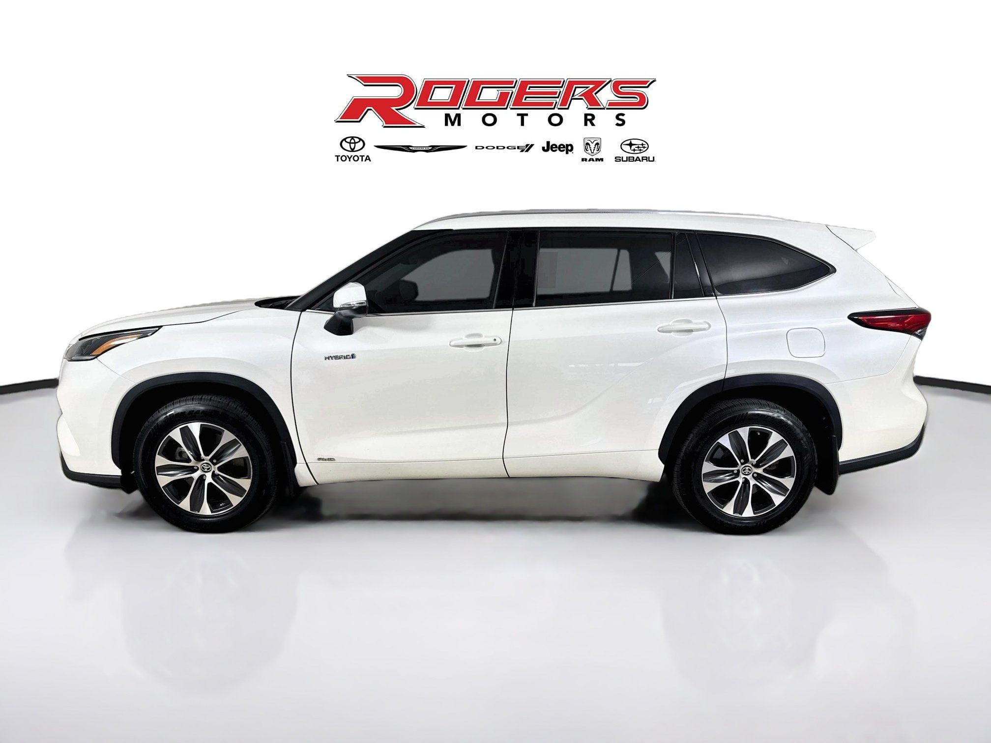 Used 2021 Toyota Highlander XLE AWD/4WD image 9