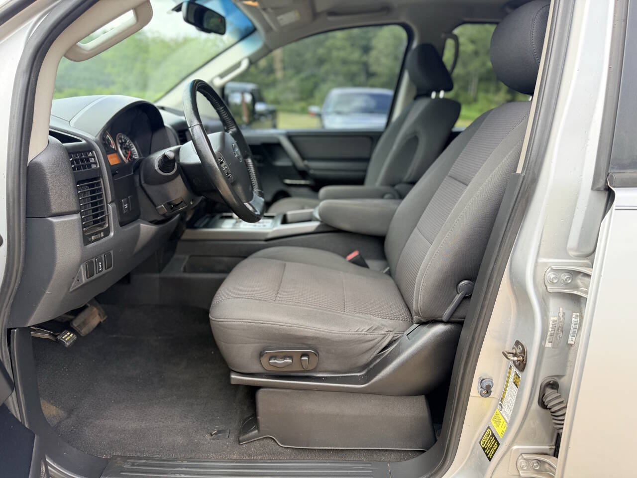Used 2012 Nissan Titan SV w/ SV Value Truck Pkg RWD image 15