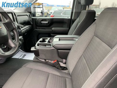 Used 2025 Chevrolet Silverado 2500 Custom w/ Custom Value Package image 18