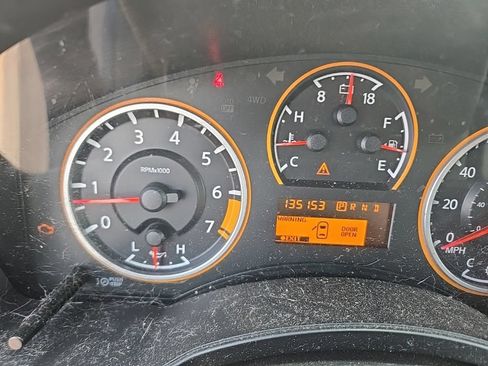 Used 2015 Nissan Titan SV w/ SV Value Truck Package RWD image 7