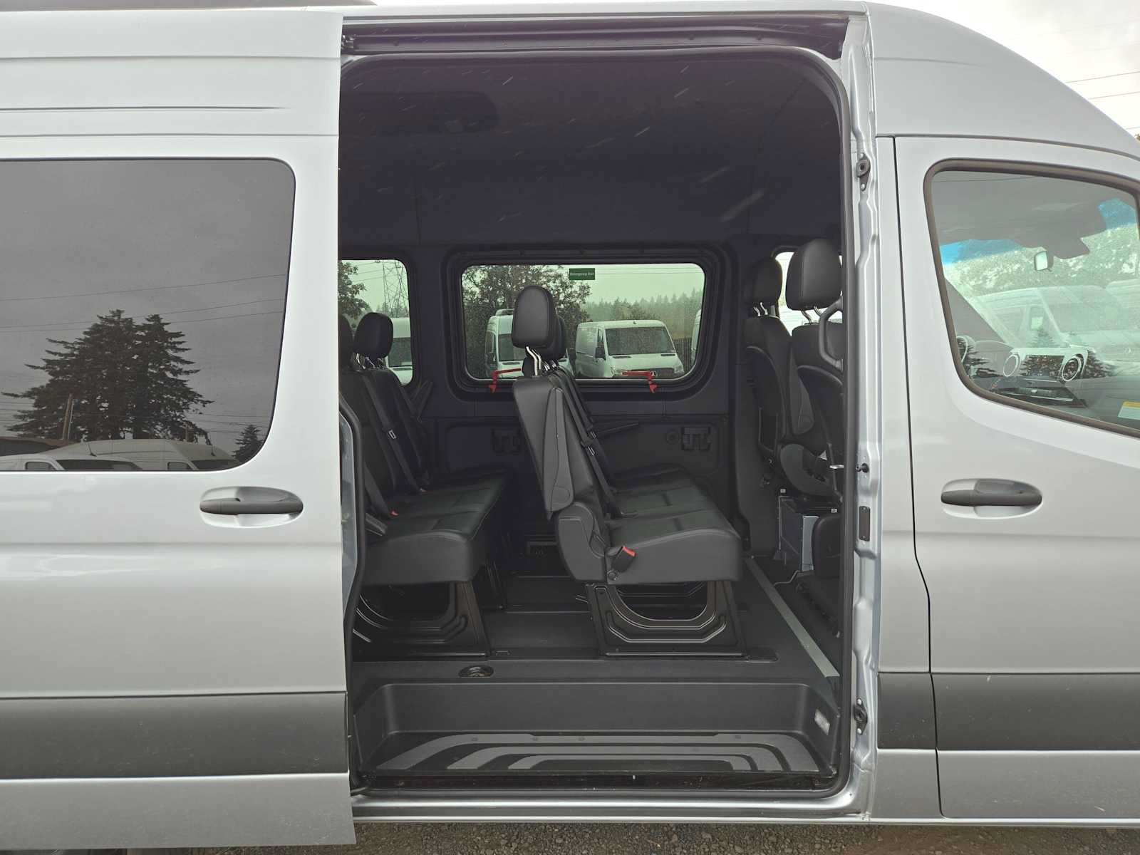Used 2025 Mercedes-Benz Sprinter 2500 image 12