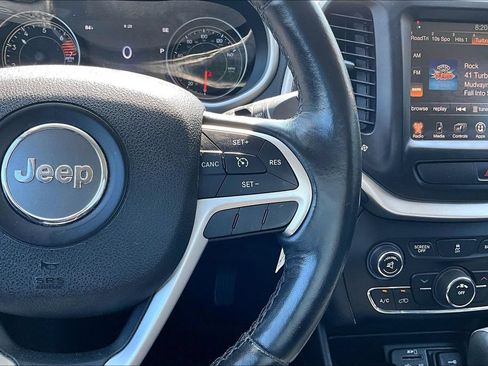 Used 2016 Jeep Cherokee Trailhawk w/ Cold Weather Group AWD/4WD image 11