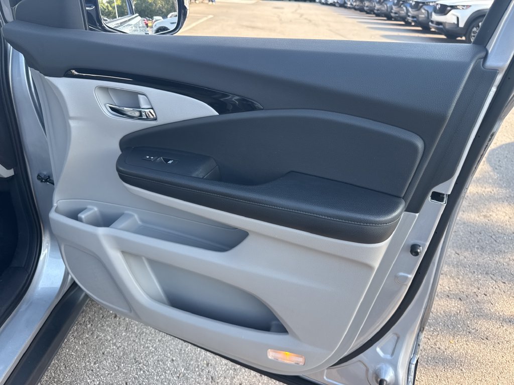 Used 2016 Honda Pilot Touring image 39