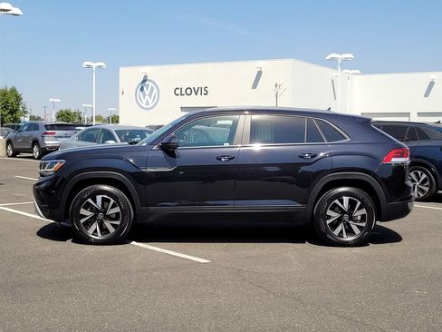 Used 2023 Volkswagen Atlas Cross Sport SE FWD image 9