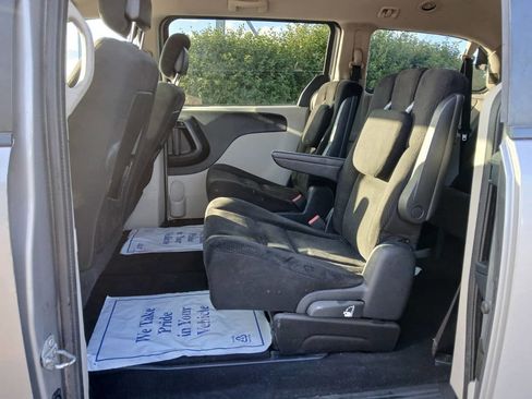 Used 2016 Dodge Grand Caravan SXT image 12