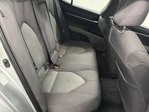 Used 2018 Toyota Camry LE image 29