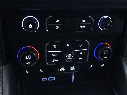 Used 2021 Chevrolet Tahoe Z71 AWD/4WD image 35