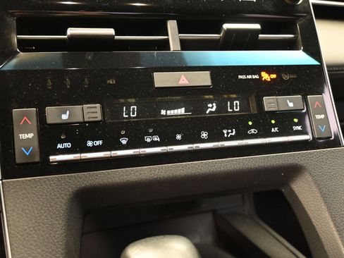 Used 2019 Toyota Avalon XLE w/ Moonroof Package image 14