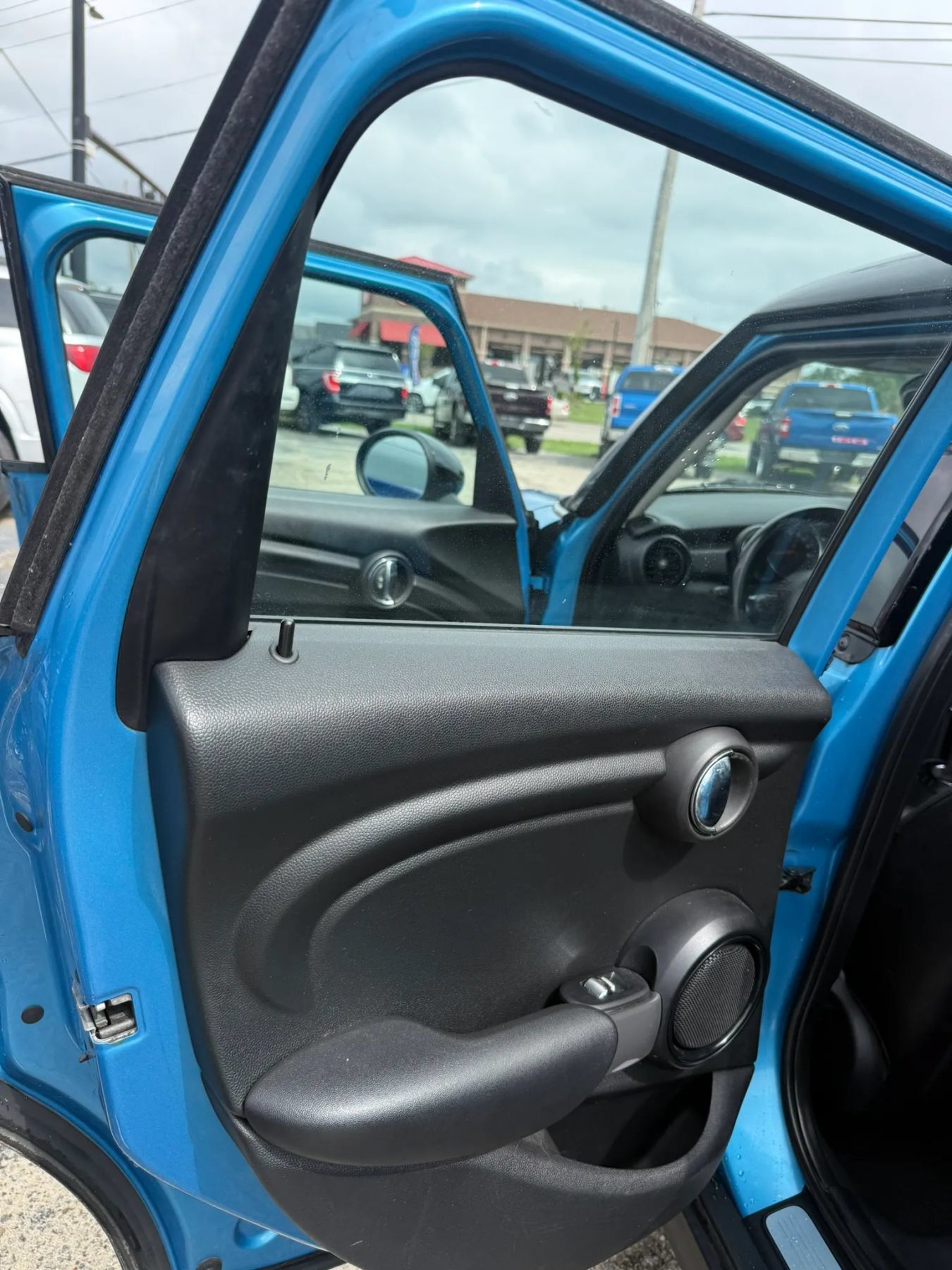 Used 2016 MINI Cooper 4-Door Hardtop FWD image 16