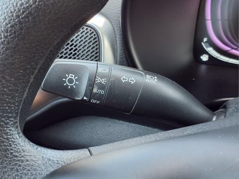 Used 2025 Kia Soul LX FWD image 18