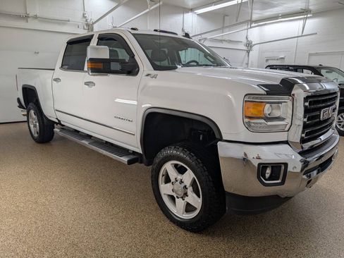 Used 2016 GMC Sierra 2500 SLT w/ Driver Alert Package AWD/4WD image 4