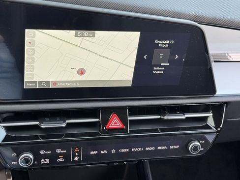 New 2025 Kia Niro EX image 24