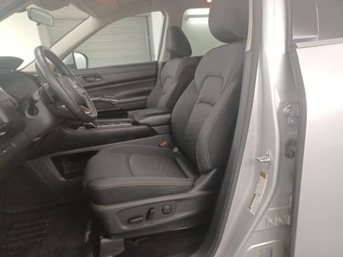 Used 2024 Nissan Pathfinder SV FWD image 18