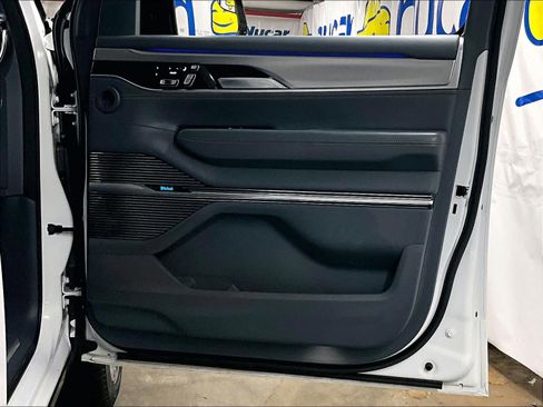 Used 2023 Jeep Grand Wagoneer L Series III w/ Rear Seat Video Group 1 image 12