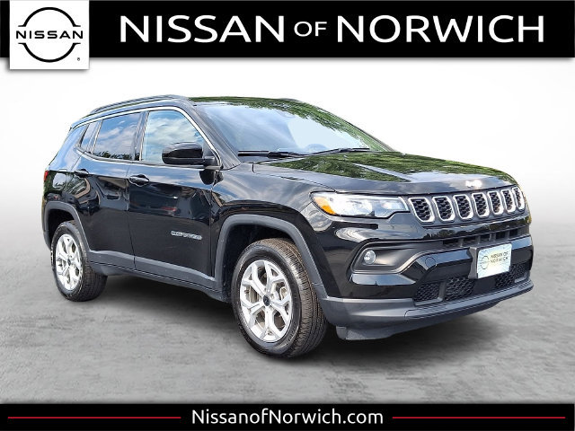 Used 2025 Jeep Compass Latitude AWD/4WD image 1