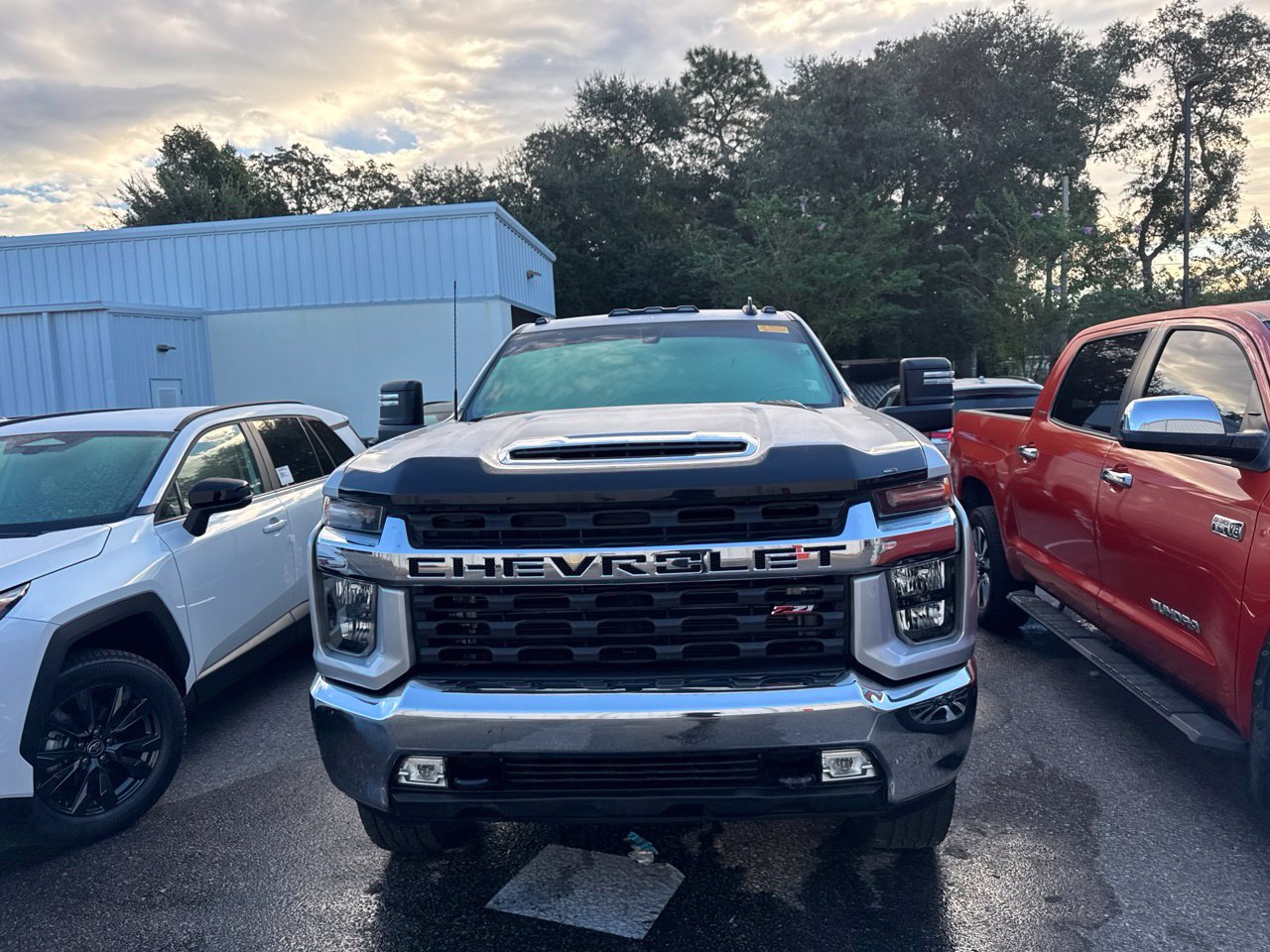 Used 2022 Chevrolet Silverado 2500 LT w/ Convenience Package AWD/4WD image 2