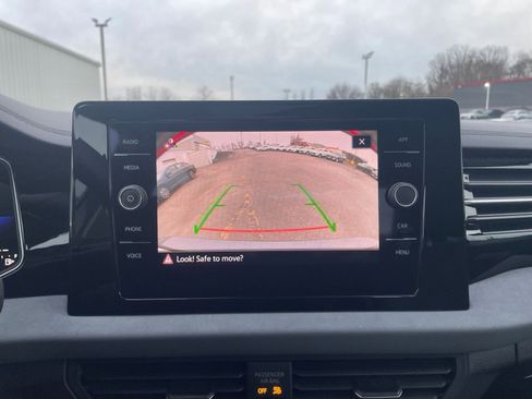 Used 2025 Volkswagen Jetta SE image 17