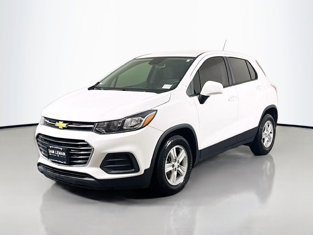 Used 2022 Chevrolet Trax LS w/ Tint and Cruise Package FWD image 3