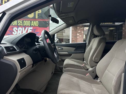 Used 2014 Honda Odyssey LX image 9