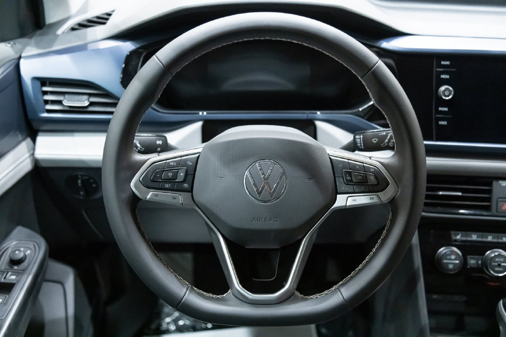 Certified 2024 Volkswagen Taos SE AWD/4WD image 18