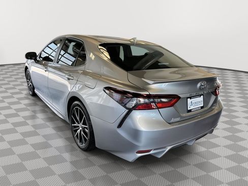 Used 2022 Toyota Camry SE FWD image 9
