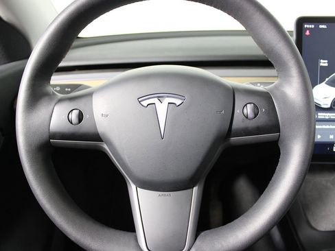 Used 2021 Tesla Model Y Long Range image 12
