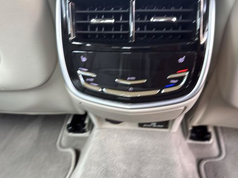 Used 2013 Cadillac XTS Premium AWD/4WD image 25