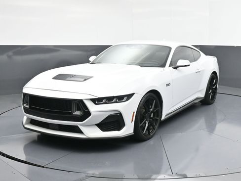 Used 2024 Ford Mustang GT Premium image 4