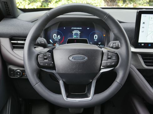 Certified 2025 Ford Explorer Platinum w/ Ultimate Package image 14