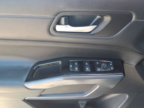 Used 2025 Nissan Pathfinder SL AWD/4WD image 21