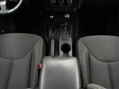 Used 2017 Jeep Wrangler Sahara w/ Connectivity Group image 16