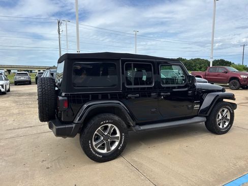 Used 2021 Jeep Wrangler Unlimited Sahara AWD/4WD image 22