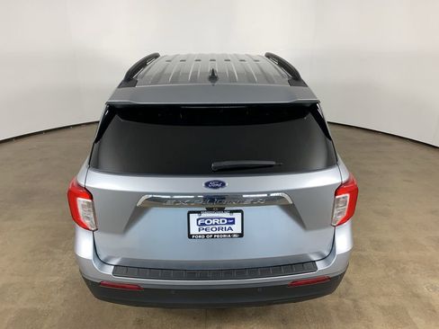 Used 2022 Ford Explorer XLT image 11