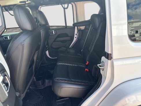 Used 2022 Jeep Wrangler Unlimited Sahara AWD/4WD image 23