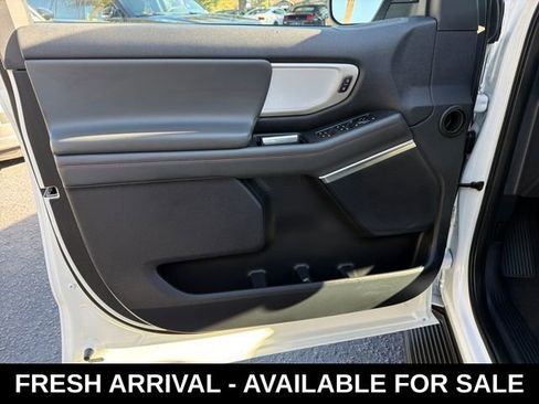 Used 2025 Ford Expedition Active image 11