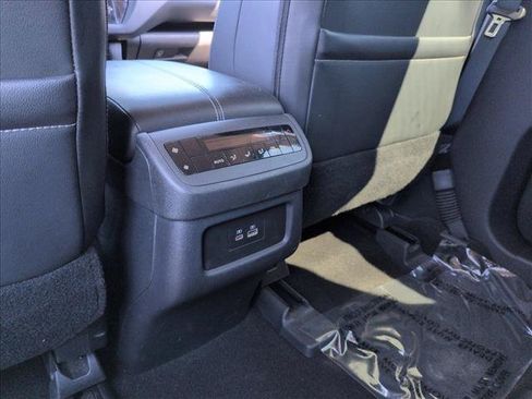 Used 2025 Nissan Pathfinder SL FWD image 23