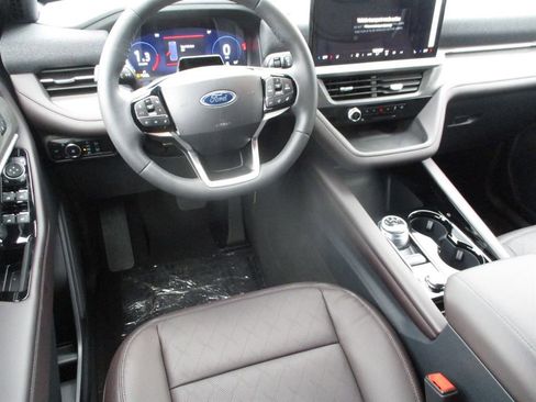 New 2026 Ford Explorer Platinum image 11