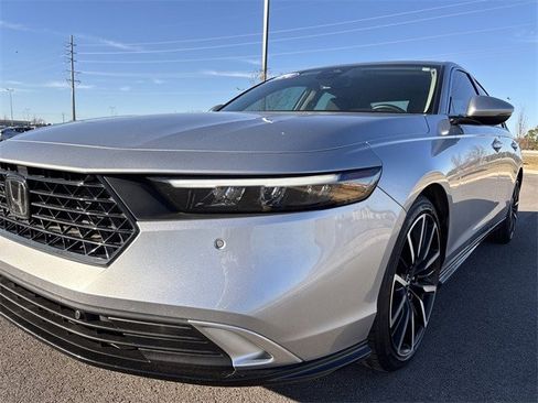 Used 2024 Honda Accord Touring image 9