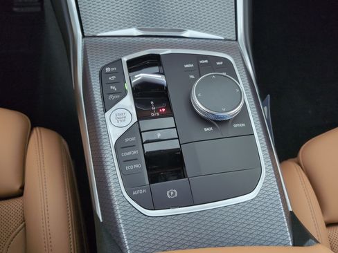 Used 2026 BMW 330i Sedan w/ Convenience Package image 15