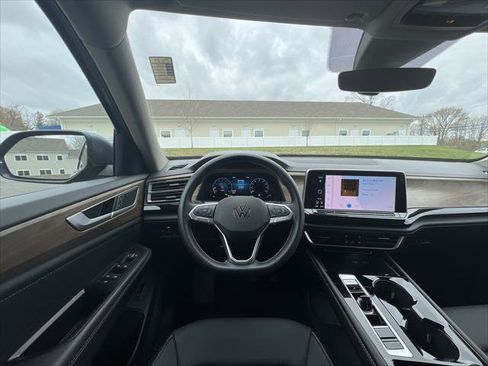 Used 2025 Volkswagen Atlas SE AWD/4WD image 14