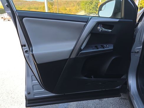 Used 2018 Toyota RAV4 XLE image 17