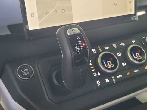 Used 2025 Land Rover Defender 110 X-Dynamic SE image 14