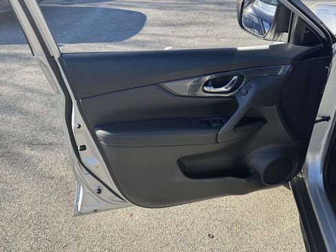 Used 2020 Nissan Rogue SV AWD/4WD image 8