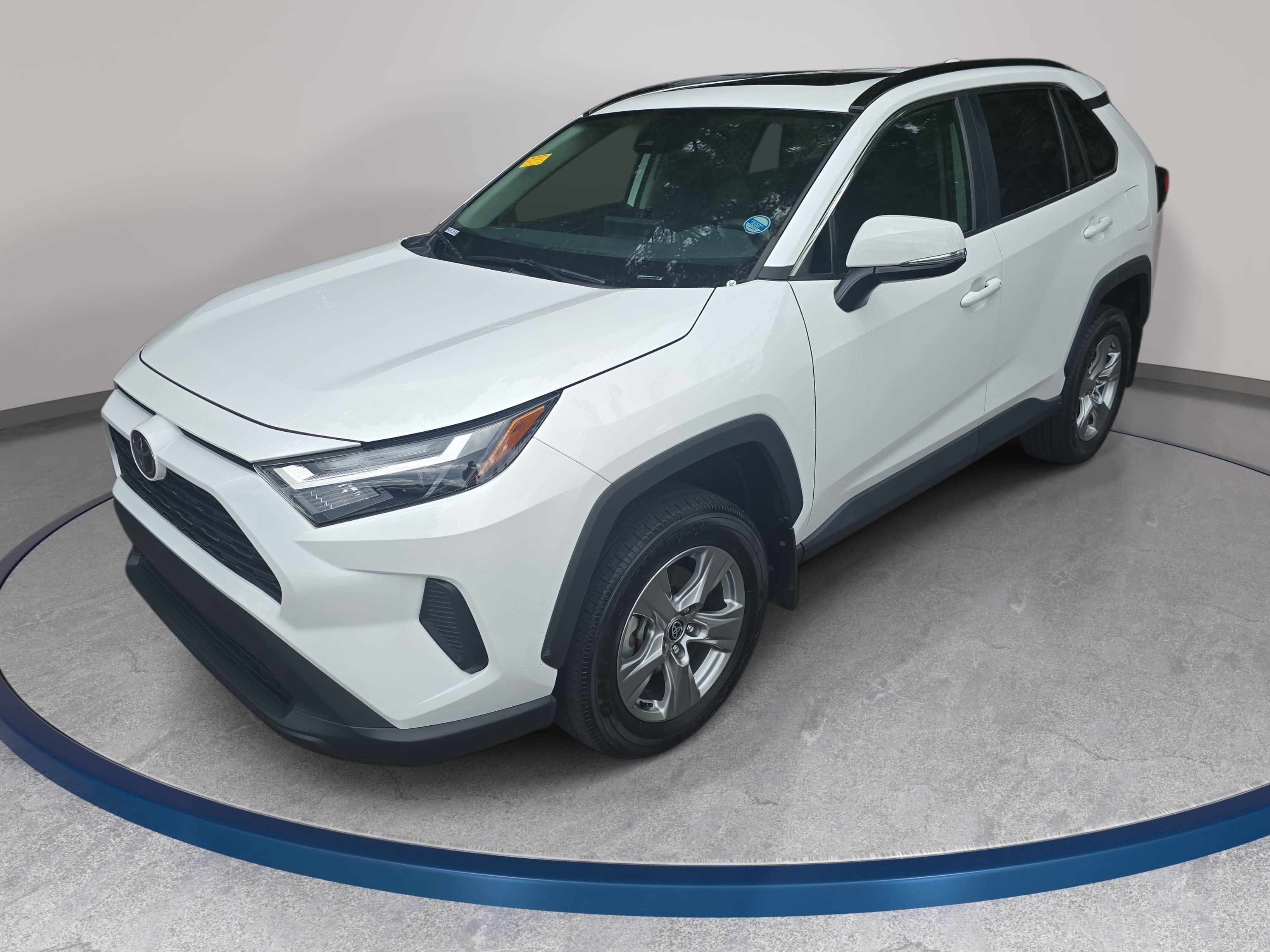 Used 2024 Toyota RAV4 XLE w/ Convenience Package FWD image 1