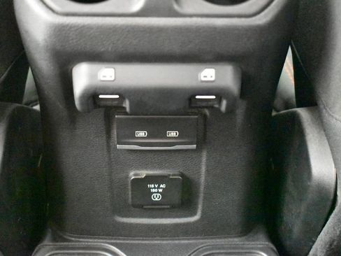 Used 2022 Jeep Wrangler Unlimited Rubicon w/ LED Lighting Group AWD/4WD image 17