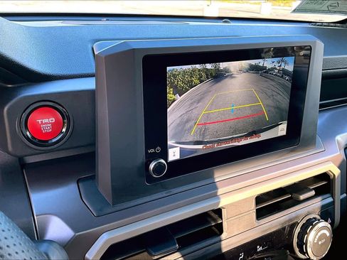 Used 2025 Toyota Tacoma TRD Sport image 25