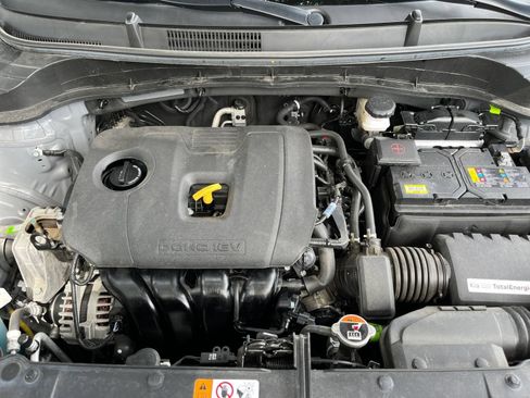 Used 2025 Kia Soul LX w/ LX Technology Package FWD image 25